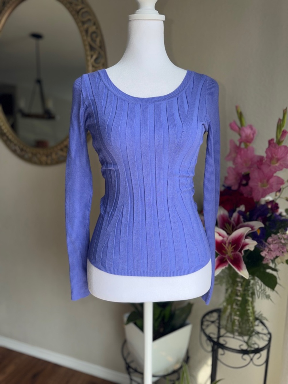 White House Black Market Periwinkle Ribbed Scoop Neck Sweater fits xxs - small